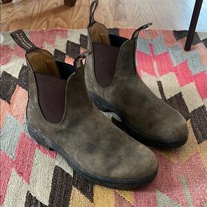 Blundstone Brown Chelsea Boots with Elastic Panels